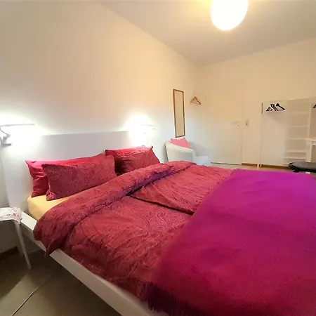 Ruhiges Doppelzimmer Mit Bad-und Kuechennutzung Naehe Bhf Alloggio in famiglia *