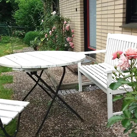 Ruhiges Doppelzimmer Mit Bad-und Kuechennutzung Naehe Bhf Habitación en casa particular