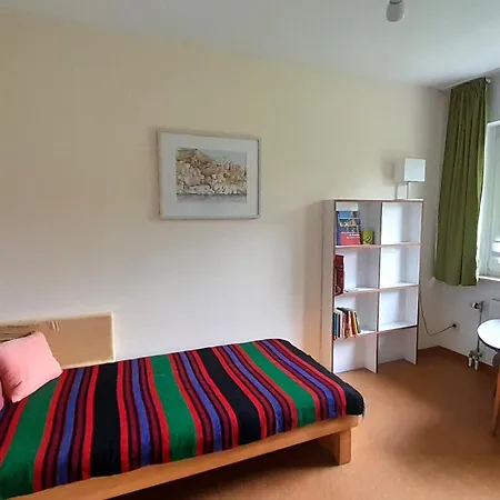 Ruhiges Doppelzimmer Mit Bad-und Kuechennutzung Naehe Bhf
